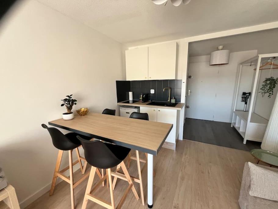Studio Vue Mer Avec Piscine Et Terrain De Tennis Sausset-les-Pins Zewnętrze zdjęcie